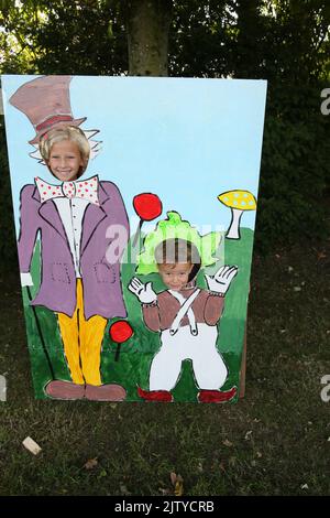 Norland, Großbritannien. 2.. September 2022. Das jährliche Vogelscheuche-Festival in Norland findet unter dem Motto „Kinderfavoriten“ statt. Norland, West Yorkshire, Großbritannien. Kredit: Barbara Cook/Alamy Live Nachrichten Stockfoto