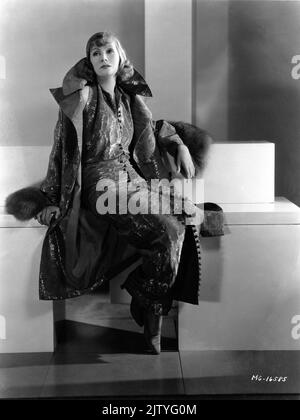 GRETA GARBO Portrait von CLARENCE SINCLAIR BULL in SUSAN LENOX : HER FALL AND RISE 1931 Regisseur ROBERT z. LEONARD gowns von Gilbert Adrian Metro Goldwyn Mayer Stockfoto