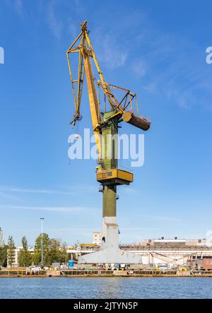 Ein Bild eines großen Krans in der Danziger Werft. Stockfoto