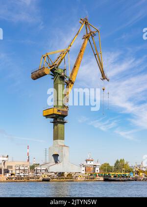 Ein Bild eines großen Krans in der Danziger Werft. Stockfoto