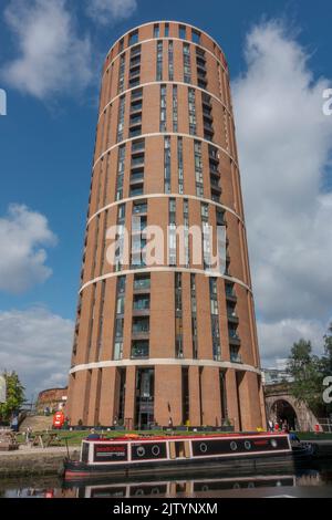 Candle House Appartementblock, Leeds Dock, ein gemischtes Gebäude mit Geschäften, Büros und Freizeiteinrichtungen am Fluss Aire, Leeds, West Yorkshire, Großbritannien. Stockfoto