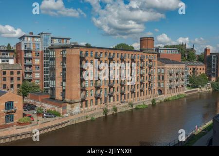 Roberts Wharf in Leeds Dock, ein gemischtes Baugebiet mit Handels-, Büro- und Freizeiteinrichtungen am River Aire, Leeds, West Yorkshire, Großbritannien. Stockfoto