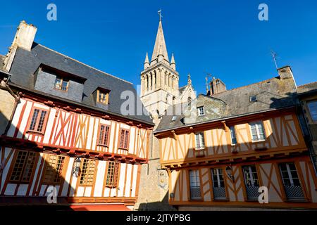 Vannes Bretagne Frankreich. Kathedrale von Saint-Pierre auf dem Platz Henry IV Stockfoto