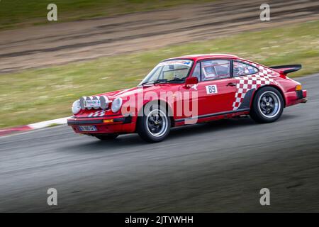 rencontre porsche sur le Circuit de vitesse d'Abbeville, porsche 911.993, panamera, carrera, gts. Stockfoto