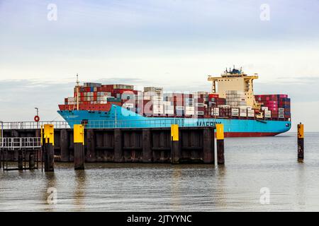 Das Containerschiff Maersk Luz befindet sich im Überseehafen Bremerhaven Stockfoto