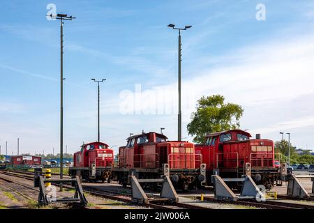Rangierlokomotiven der Baureihe 294 am Abstellgleis im Kaiserhafen in Bremerhaven Stockfoto