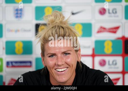 Englands Millie Bright während der Pressekonferenz im Stadion Wiener Neustadt in Wiener Neustadt, Österreich. Bilddatum: Freitag, 2. September 2022. Stockfoto