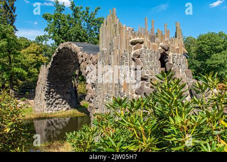 Rakotzbrücke, Azalea und Rhododendron Park Kromlau, Deutschland Stockfoto