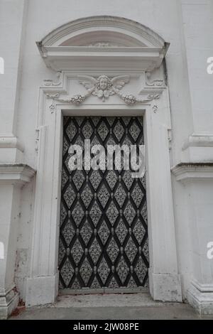 Kunstvolle Türen am Stephansdom, Passau, Bayern, Deutschland Stockfoto