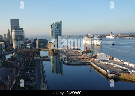 Norwegian Star Cruise Liner, River Mersey, Liverpool, England Vereinigtes Königreich Stockfoto