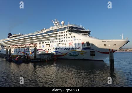 Norwegian Star Cruise Liner, River Mersey, Liverpool, England Vereinigtes Königreich Stockfoto