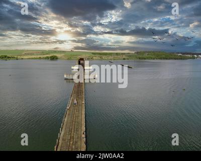 Eisenbahnbrücke über den Fluss Tiete im Bundesstaat Von São Paulo Stockfoto