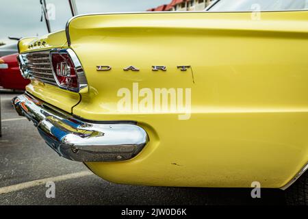 Tybee Island, GA - 14. Oktober 2017: Detailansicht der hinteren Ecke eines Dodge Dart GT Chargers aus dem Jahr 1969 auf einer lokalen Automshow. Stockfoto