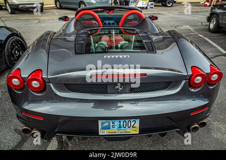 Tybee Island, GA - 14. Oktober 2017: Rückansicht eines Ferrari F430 Spider Roadster aus dem Jahr 2006 auf einer lokalen Automobilausstellung. Stockfoto