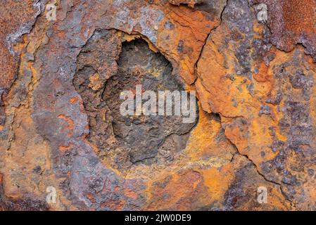 Makro alten und verwitternden Kreis von Rost auf Metall Stockfoto