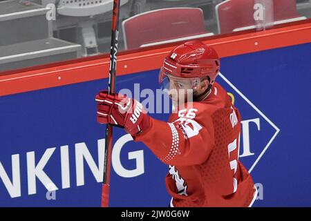 Trinec, Tschechische Republik. 02.. September 2022. Im Einsatz während der Champions Hockey League, Gruppe H, Spiel HC Ocelari Trinec gegen Belfast Giants, am 2. September 2022, in Trinec, Tschechische Republik. Kredit: Jaroslav Ozana/CTK Foto/Alamy Live Nachrichten Stockfoto