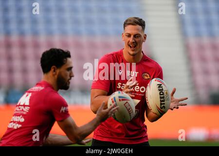 Wigan, Großbritannien. 02. September 2022. Corentin Le Cam #21 von Katalanen Dragons erwärmt sich vor dem Betfred Super League Spiel Wigan Warriors gegen Catalans Dragons im DW Stadium, Wigan, Großbritannien, 2.. September 2022 (Foto von Steve Flynn/News Images) in Wigan, Großbritannien am 9/2/2022. (Foto von Steve Flynn/News Images/Sipa USA) Quelle: SIPA USA/Alamy Live News Stockfoto