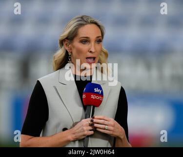 Wigan, Großbritannien. 02. September 2022. Sky Sports-Moderatorin Jenna Brooks vor dem Betfred Super League-Spiel Wigan Warriors gegen Catalans Dragons im DW Stadium, Wigan, Großbritannien, 2.. September 2022 (Foto von Steve Flynn/News Images) in Wigan, Großbritannien am 9/2/2022. (Foto von Steve Flynn/News Images/Sipa USA) Quelle: SIPA USA/Alamy Live News Stockfoto