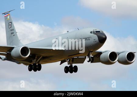 Boeing KC-135T 55-0089 landete am R10. RAFMildenhall 18.. August 2022, Mildenhall, Vereinigtes Königreich Stockfoto