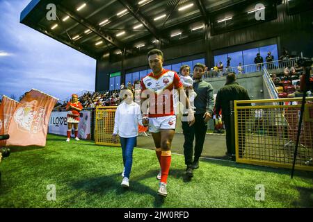 Sheffield, Großbritannien. 02. September 2022. *** Quentin Laulu - Togoga'e führt die Adler bei seinem Auftritt von 300. während des Wettlaufs der Betfred Championship zwischen Sheffield Eagles und Featherstone Rovers am 2. September 2022 vor. Foto von Simon Hall. Nur zur redaktionellen Verwendung, Lizenz für kommerzielle Nutzung erforderlich. Keine Verwendung bei Wetten, Spielen oder Veröffentlichungen einzelner Clubs/Vereine/Spieler. Kredit: UK Sports Pics Ltd/Alamy Live Nachrichten Stockfoto