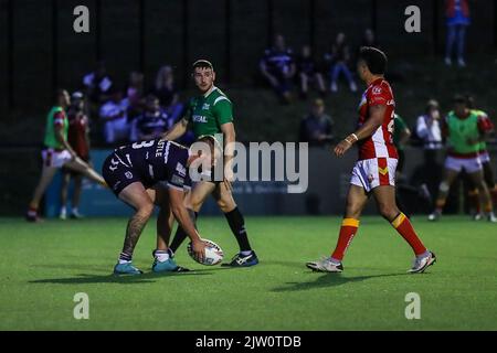 Sheffield, Großbritannien. 02. September 2022. **Versuchen Sie Featherstone Josh Hardcastle während des Wettlaufs der Betfred Championship zwischen Sheffield Eagles und Featherstone Rovers am 2. September 2022. Foto von Simon Hall. Nur zur redaktionellen Verwendung, Lizenz für kommerzielle Nutzung erforderlich. Keine Verwendung bei Wetten, Spielen oder Veröffentlichungen einzelner Clubs/Vereine/Spieler. Kredit: UK Sports Pics Ltd/Alamy Live Nachrichten Stockfoto