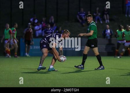 Sheffield, Großbritannien. 02. September 2022. *** Probieren Sie Featherstone während des Wettlaufs der Betfred Championship zwischen Sheffield Eagles und Featherstone Rovers am 2. September 2022 aus. Foto von Simon Hall. Nur zur redaktionellen Verwendung, Lizenz für kommerzielle Nutzung erforderlich. Keine Verwendung bei Wetten, Spielen oder Veröffentlichungen einzelner Clubs/Vereine/Spieler. Kredit: UK Sports Pics Ltd/Alamy Live Nachrichten Stockfoto