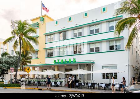 Miami, USA - 10. September 2019: Hotels und Restaurant am Ocean Drive in Miami, Florida, USA Stockfoto