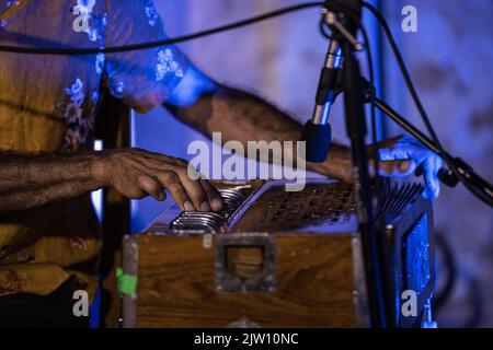 Amorante (IBAN Urizar), Versud-Festivalkonzert, Casa Del Poble, Santanyi, Mallorca, Balearen, Spanien Stockfoto