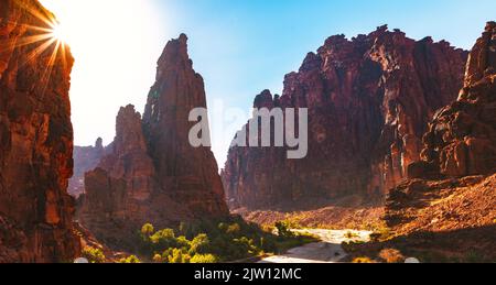 Sonnenaufgang in Wadi Disah, Saudi-Arabien. Stockfoto