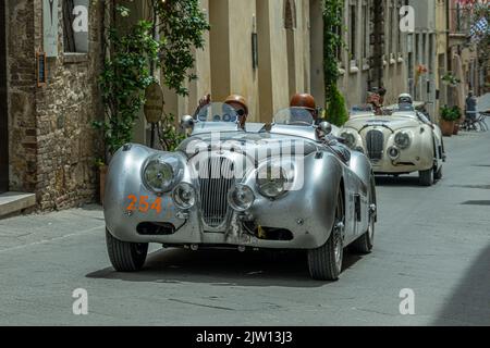 Der Jaguar XK 120 ots Roadster nimmt an der Mille Miglia 2022 Teil Stockfoto