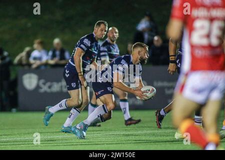 Sheffield, Großbritannien. 02. September 2022. *** Connor Jones von Featherstone macht eine Pause beim Wettspiel der Betfred Championship zwischen Sheffield Eagles und Featherstone Rovers am 2. September 2022. Foto von Simon Hall. Nur zur redaktionellen Verwendung, Lizenz für kommerzielle Nutzung erforderlich. Keine Verwendung bei Wetten, Spielen oder Veröffentlichungen einzelner Clubs/Vereine/Spieler. Kredit: UK Sports Pics Ltd/Alamy Live Nachrichten Stockfoto