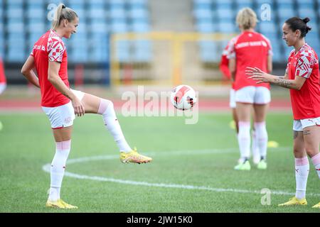 KARLOVAC, KROATIEN - 02. SEPTEMBER: Das Team Schweiz erwärmt sich vor der FIFA Frauen-Weltmeisterschaft 2023 zwischen Kroatien und der Schweiz im Branko Cavlovic-Cavlek Stadion am 02. September 2022 in Karlovac, Kroatien. Foto: Matija Habljak/PIXSELL Credit: Pixsell Foto- und Videoagentur/Alamy Live News Stockfoto