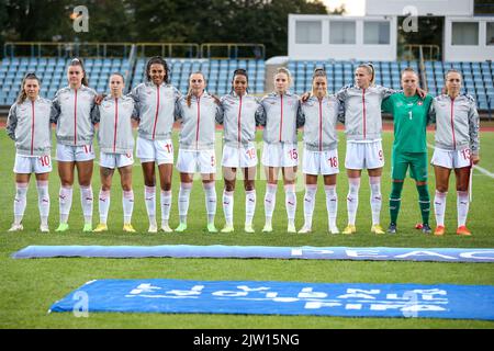 KARLOVAC, 02. SEPTEMBER: Während des Qualifikationsspiels der FIFA Frauen-Weltmeisterschaft 2023 zwischen Kroatien und der Schweiz im Branko Cavlovic-Cavlek-Stadion am 2. September 2022 in Karlovac, Kroatien, stehen sich die Schweizer Spieler für die Nationalhymnen an. Foto: Matija Habljak/PIXSEL Quelle: Pixsell Foto- und Videoagentur/Alamy Live News Stockfoto