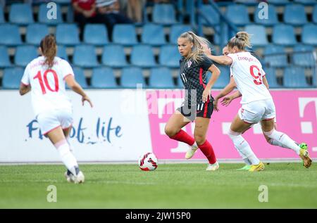 KARLOVAC, 02. SEPTEMBER: Ella Ljustina aus Kroatien beim Qualifikationsspiel der FIFA Frauen zur Fußball-Weltmeisterschaft 2023 zwischen Kroatien und der Schweiz am 2. September 2022 im Branko Cavlovic-Cavlek-Stadion in Karlovac, Kroatien. Foto: Matija Habljak/PIXSEL Quelle: Pixsell Foto- und Videoagentur/Alamy Live News Stockfoto