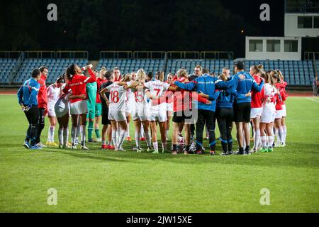 KARLOVAC, 02. SEPTEMBER: Das Schweizer Team feiert am 2. September 2022 im Branko Cavlovic-Cavlek-Stadion in Karlovac, Kroatien, nach dem Qualifikationsspiel der FIFA Frauen zur Fußball-Weltmeisterschaft 2023 zwischen Kroatien und der Schweiz. Foto: Matija Habljak/PIXSEL Quelle: Pixsell Foto- und Videoagentur/Alamy Live News Stockfoto