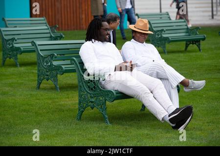 Ascot, Bergen, Großbritannien. 2.. September 2022. Rennfahrer genießen das Rennwochenende im September auf der Ascot Racecourse. Quelle: Maureen McLean/Alamy Live News Stockfoto