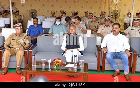 Beawar, Rajasthan, Indien. 2. September 2022. Rajasthan Chief Minister Ashok Gehlot, Verkehrsminister Pratap Singh Khachariyawas, Generaldirektor der Polizei M L Lather während der Convocation Parade Zeremonie in Rajasthan Police Academy in Jaipur. (Bild: © Sumit Sarawat/Pacific Press via ZUMA Press Wire) Quelle: ZUMA Press, Inc./Alamy Live News Stockfoto