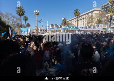 Buenos Aires, Argentinien. 02. September 2022. März zur Ablehnung des Angriffs auf Vizepräsidentin Cristina Fernández de Kirchner. (Foto: Esteban Osorio/Pacific Press) Quelle: Pacific Press Media Production Corp./Alamy Live News Stockfoto