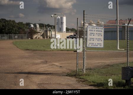 Jackson, USA. 02. September 2022. Das O.B. Curtis Water Treatment Plant wird am Freitag, den 2. September 2022 in Jackson, MS, gesehen. Jackson erlebt seinen fünften Tag ohne zuverlässige Wasserversorgung, nachdem der Pearl River überflutet wurde und die Hauptwasseraufbereitungsanlage zum Scheitern verurteilt war. Foto von Ken Cedeno/UPI Credit: UPI/Alamy Live News Stockfoto