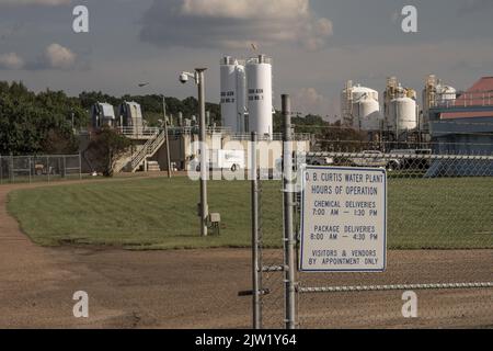 Jackson, USA. 02. September 2022. Das O.B. Curtis Water Treatment Plant wird am Freitag, den 2. September 2022 in Jackson, MS, gesehen. Jackson erlebt seinen fünften Tag ohne zuverlässige Wasserversorgung, nachdem der Pearl River überflutet wurde und die Hauptwasseraufbereitungsanlage zum Scheitern verurteilt war. Foto von Ken Cedeno/UPI Credit: UPI/Alamy Live News Stockfoto