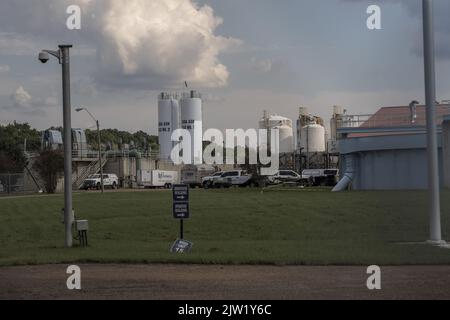 Jackson, USA. 02. September 2022. Das O.B. Curtis Water Treatment Plant wird am Freitag, den 2. September 2022 in Jackson, MS, gesehen. Jackson erlebt seinen fünften Tag ohne zuverlässige Wasserversorgung, nachdem der Pearl River überflutet wurde und die Hauptwasseraufbereitungsanlage zum Scheitern verurteilt war. Foto von Ken Cedeno/UPI Credit: UPI/Alamy Live News Stockfoto