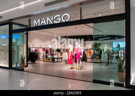 Ein Mango-Geschäft in der American Dream Mall in East Rutherford, NJ, USA. Stockfoto