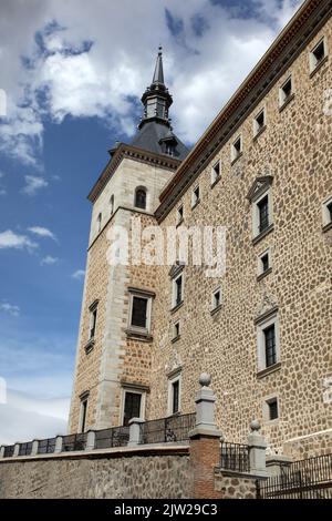 Der Alcazar von Toledo eine Steinbefestigung, die sich im höchsten Teil von Toledo, Spanien, befindet. Toledo ist ein beliebtes Reiseziel in Spanien und der Alca Stockfoto