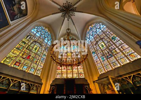 Buntglasfenster, Kathedrale St. Salvator, Brügge, Belgien Stockfoto