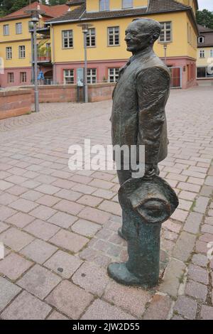 Statue von Hermann Hesse auf der Nikolausbrücke in Calw, Nagoldtal, Nordschwarzwald, Schwarzwald, Baden-Württemberg, Deutschland Stockfoto