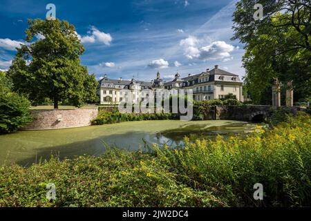 Deutschland, Rosendahl, Baumberge, Westmünsterland, Münsterland, Westfalen, Nordrhein-Westfalen, NRW, Rosendahl-Osterwick, Schloss Varlar, Wasserburg, Graben, ehemaliges Stift Varlar, Prämonstratenserkloster Stockfoto