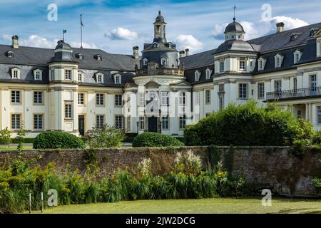 Deutschland, Rosendahl, Baumberge, Westmünsterland, Münsterland, Westfalen, Nordrhein-Westfalen, NRW, Rosendahl-Osterwick, Schloss Varlar, Wasserburg, Graben, ehemaliges Stift Varlar, Prämonstratenserkloster Stockfoto