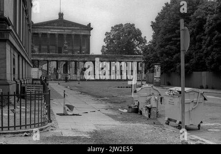 DDR, Berlin, 17. 6. 1987, Lustgarten, Blick auf die Nationalgalerie, Säulenhof Stockfoto