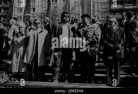 DDR, Berlin, 01. 05. 1986, 1. Mai 1986 auf der Karl-Marx-Allee, Zuschauerstand Stockfoto