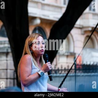 Cagliari, Sardinien, Italien: 22 2022. SEP: Giorgia Meloni Fratelli D'Italia auf der Bühne der Kundgebung in cagliari diskutieren über Neuwahlen Piazza del Stockfoto